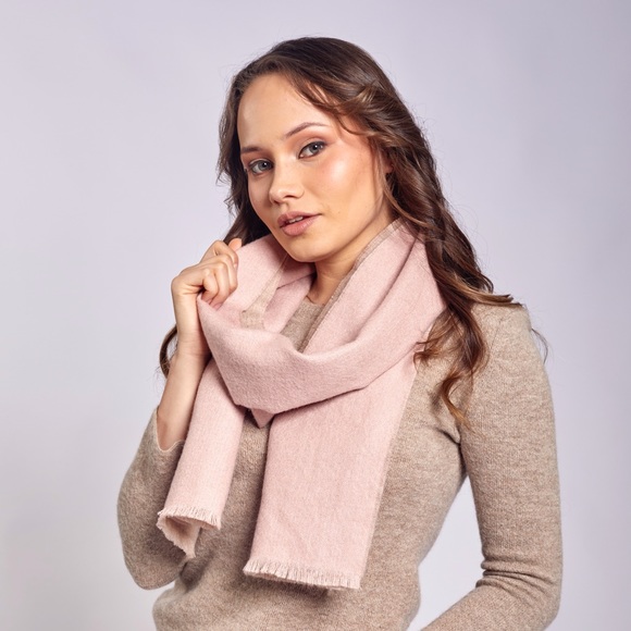 Baby pink & sand reversible Alpaca scarf. Super soft and warm 100% baby alpaca - Picture 1 of 1